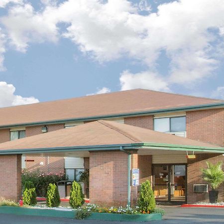 Super 8 By Wyndham Provo Byu Orem Exterior foto